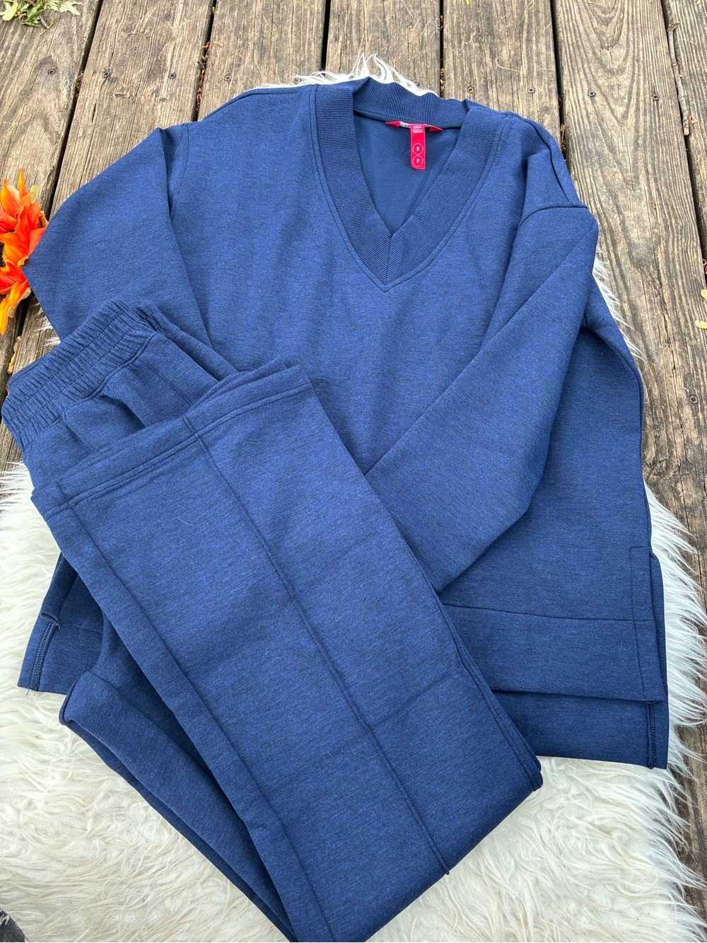 🌺HP❤️retails $246/set NWOT SET SPANX SOFTEST v neck sweater and wide leg pants - Picture 15 of 15